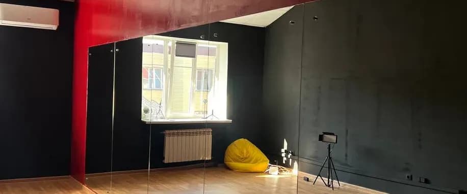 gallery slide