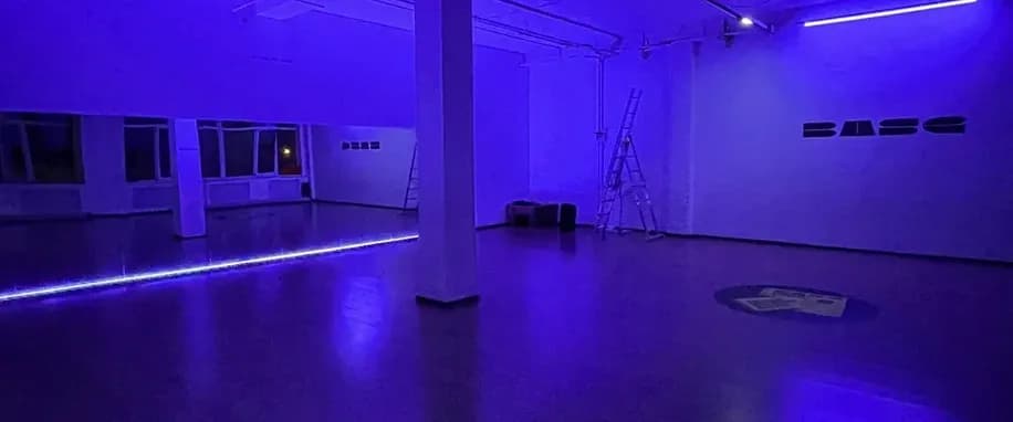 gallery slide