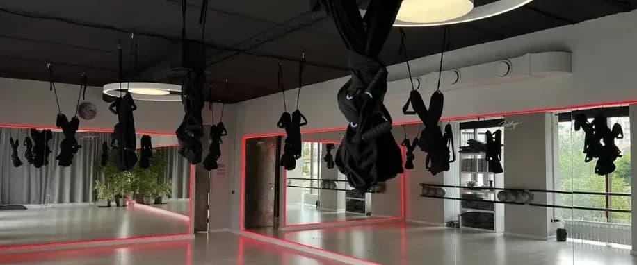 gallery slide