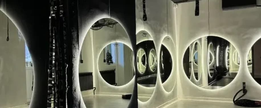 gallery slide